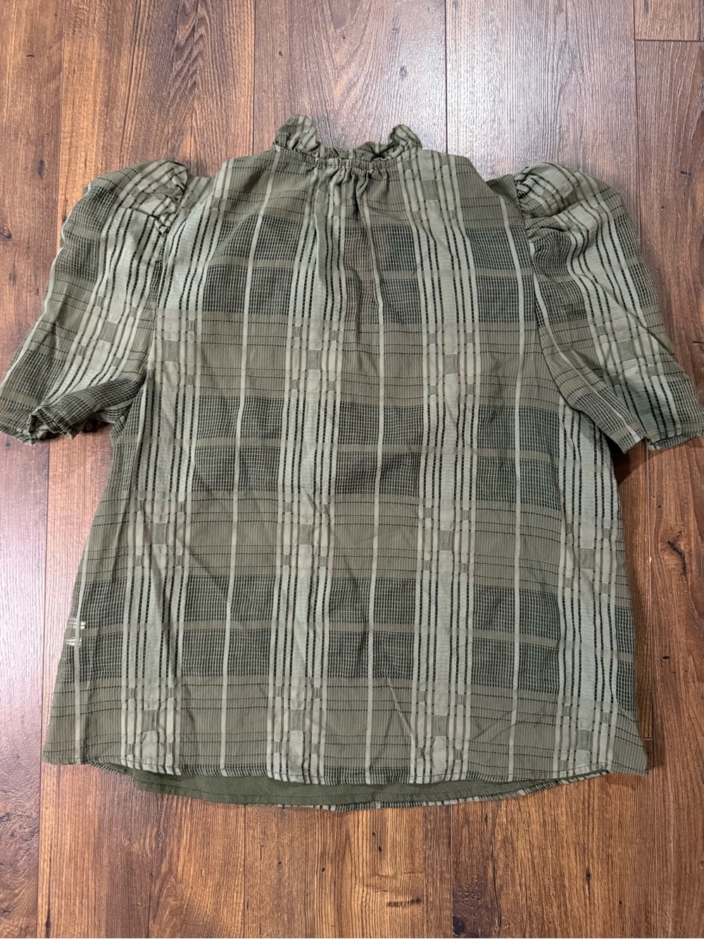 THML Women’s Olive Green Plaid Puff Sleeve Ruffle Neck Blouse Size Medium - Picture 9 of 10